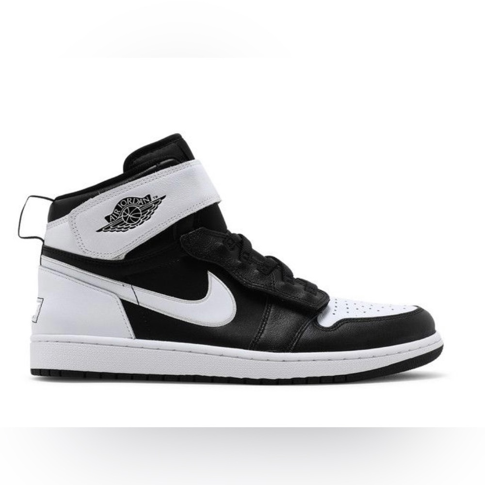 Air Jordan 1 High FlyEase 'Black and white’